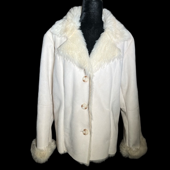 Coldwater Creek Jackets & Blazers - ColdWater Creek - Cream Micro Fiber /Fur Jacket - Size L